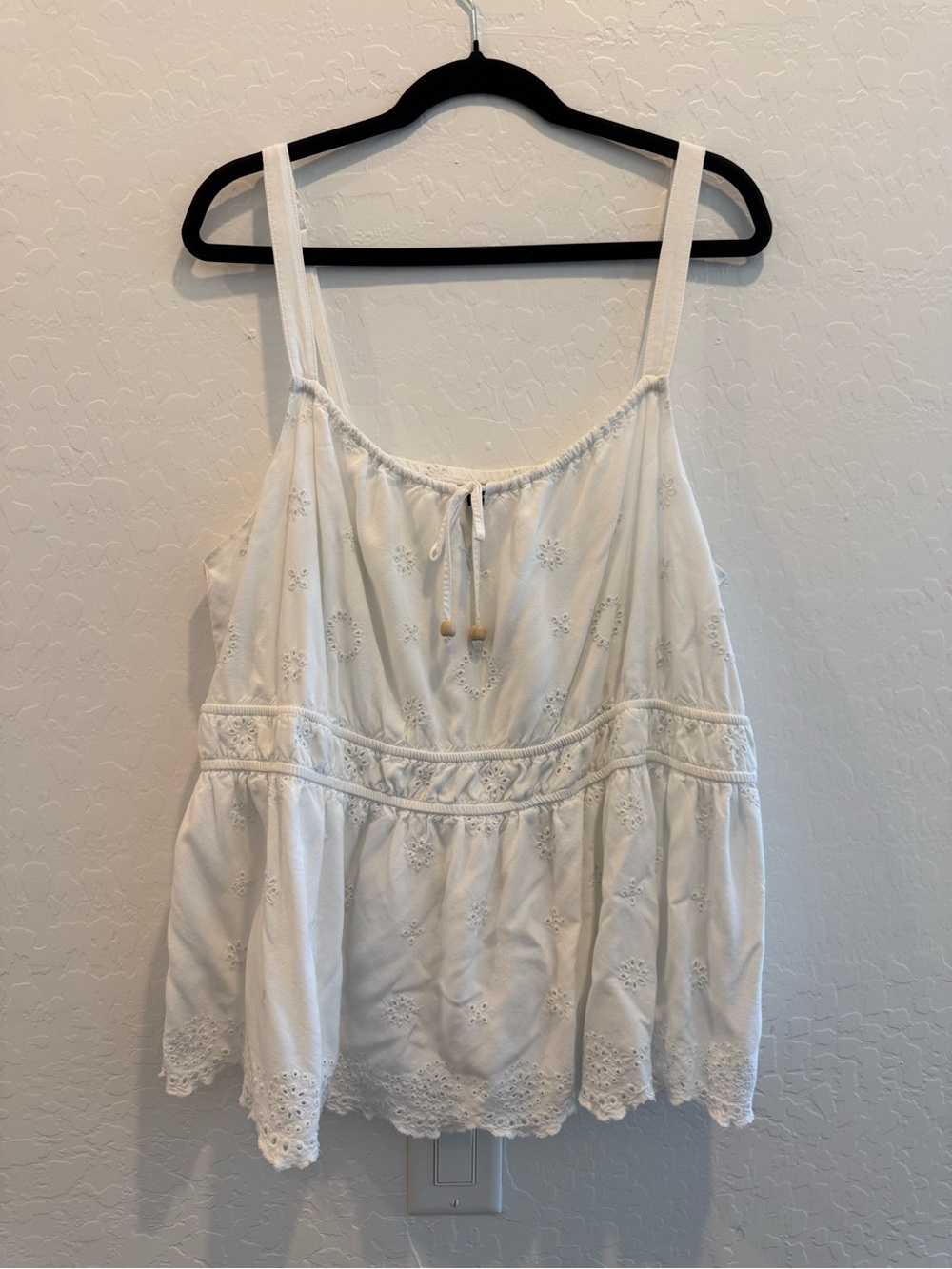 Torrid White Embroidered Cami Top – Size 2
